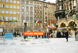 Mit amnesty international auf dem Mnchner Marienplatz